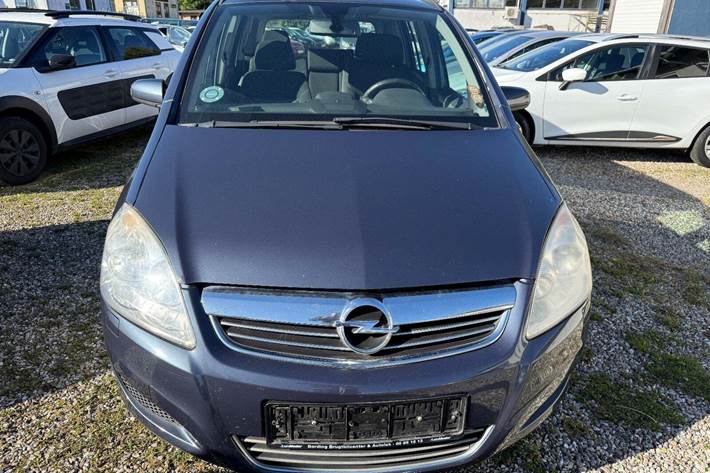 Grå Opel Zafira fra 2009