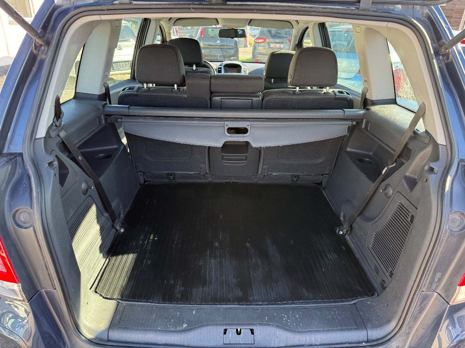 Grå Opel Zafira fra 2009