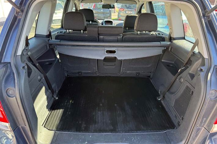 Grå Opel Zafira fra 2009