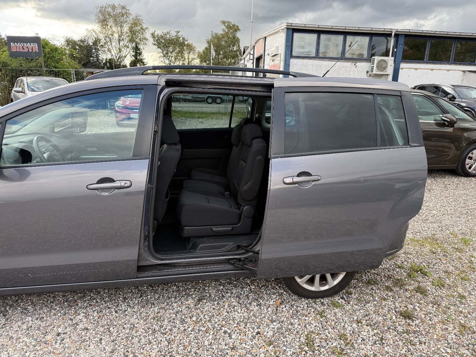 Grå Mazda 5 fra 2010