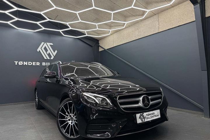 Sort Mercedes E350 d fra 2017 set udefra