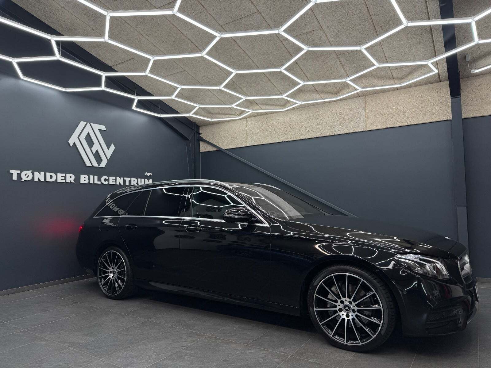 Sort Mercedes E350 d fra 2017