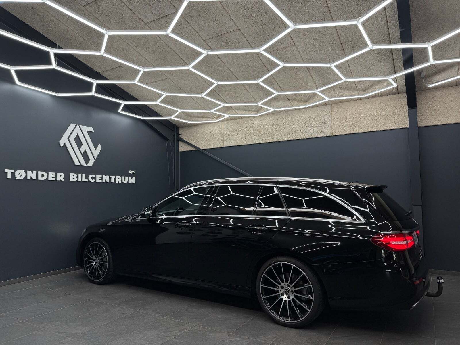 Sort Mercedes E350 d fra 2017