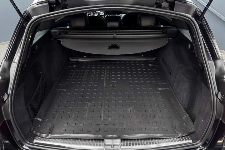 Sort Mercedes E350 d fra 2017 set udefra