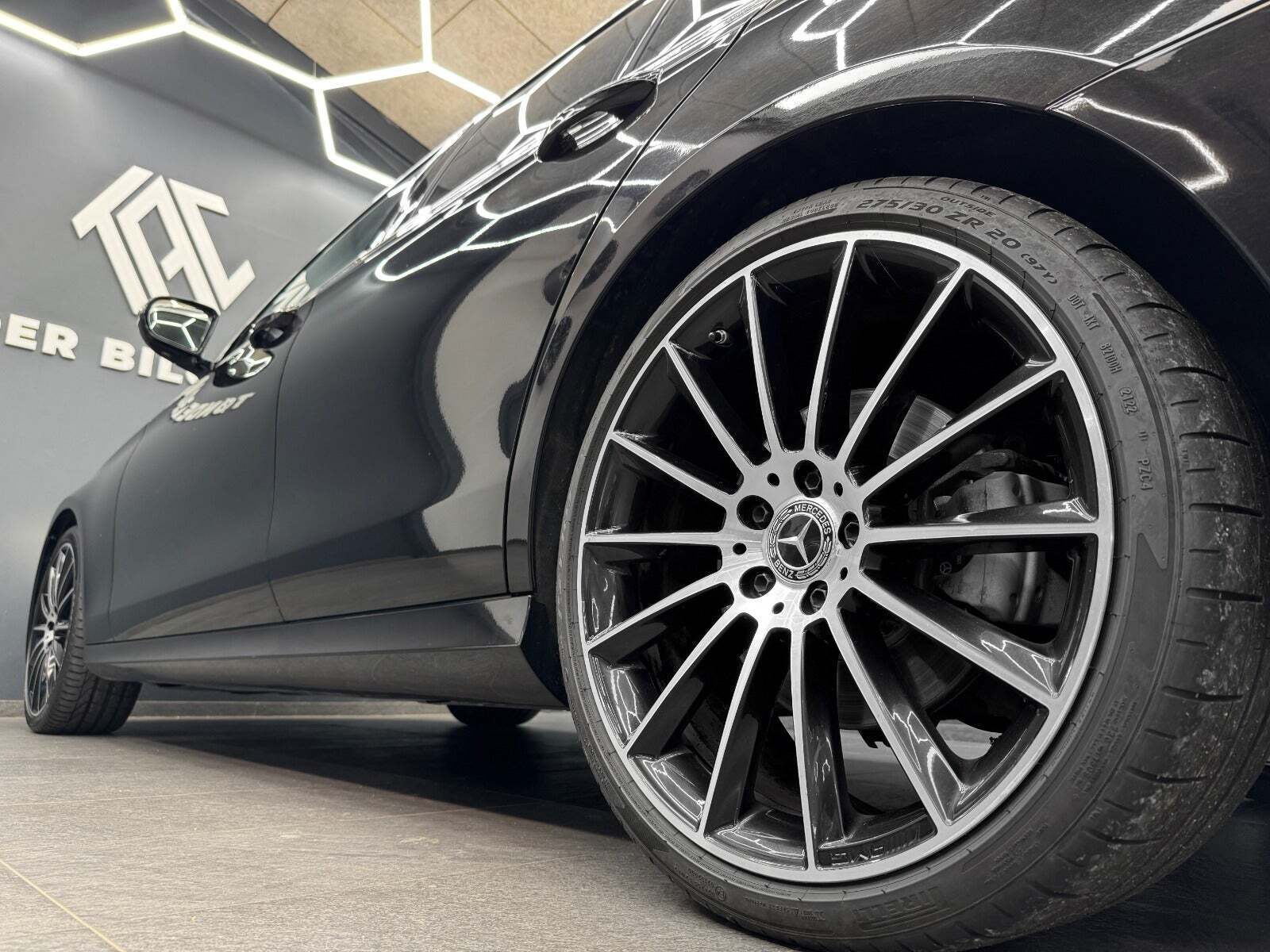 Sort Mercedes E350 d fra 2017 set udefra