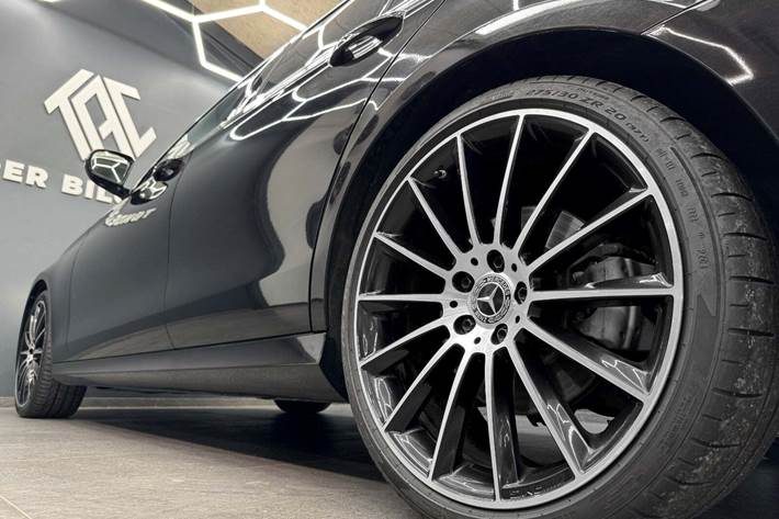 Sort Mercedes E350 d fra 2017 set udefra