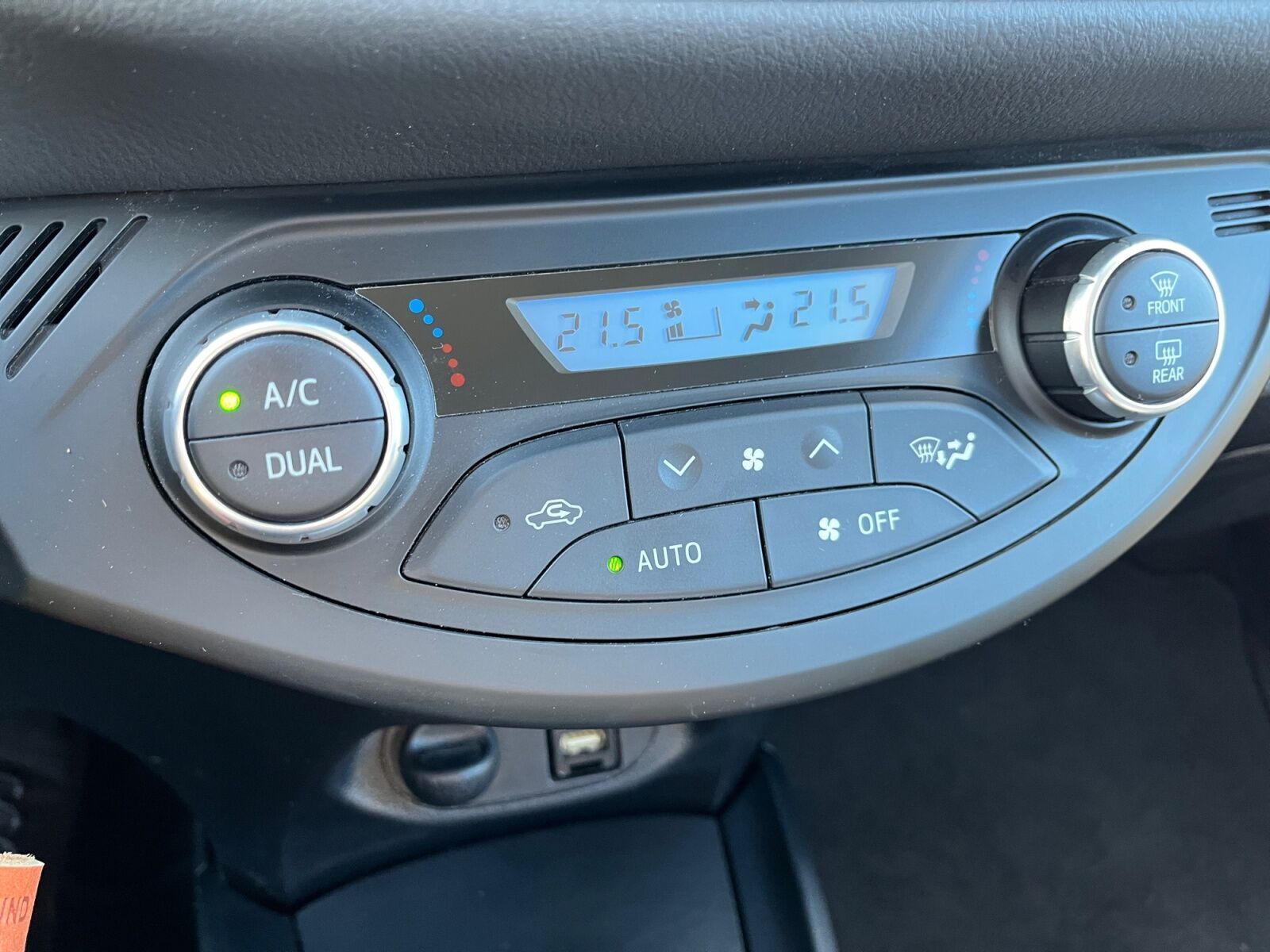 Hvid Toyota Yaris fra 2019