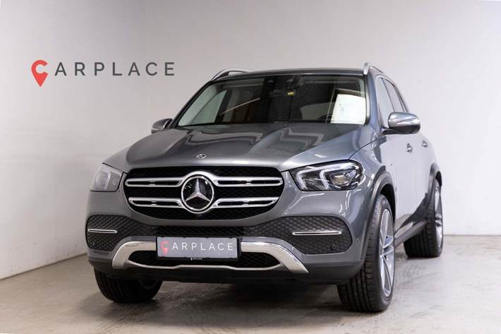Grå Mercedes GLE350 e fra 2021 set udefra