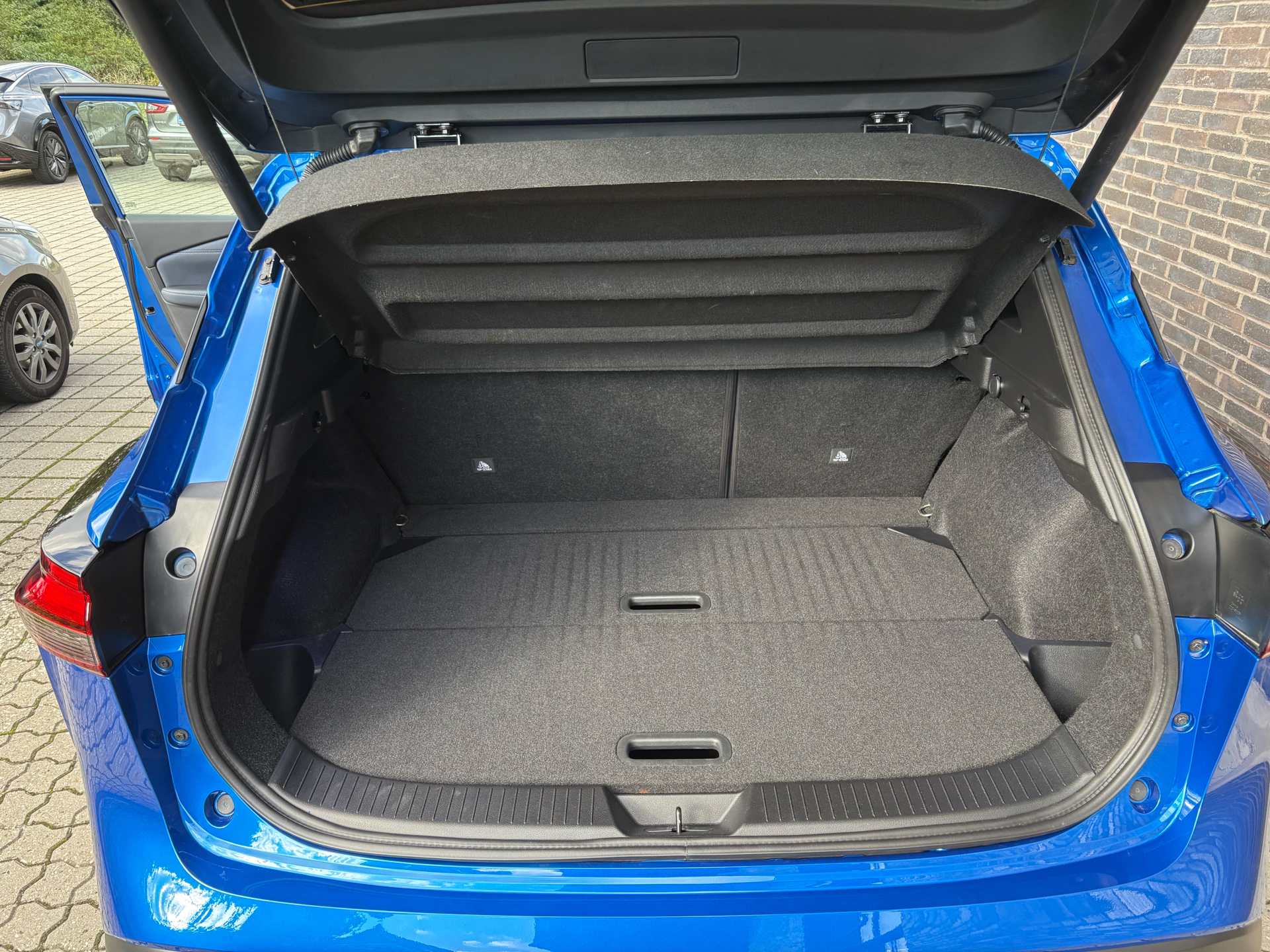 Blå Nissan Qashqai fra 2022