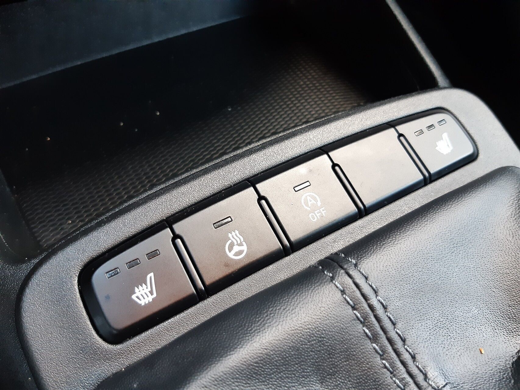 Sølv Hyundai i10 fra 2022