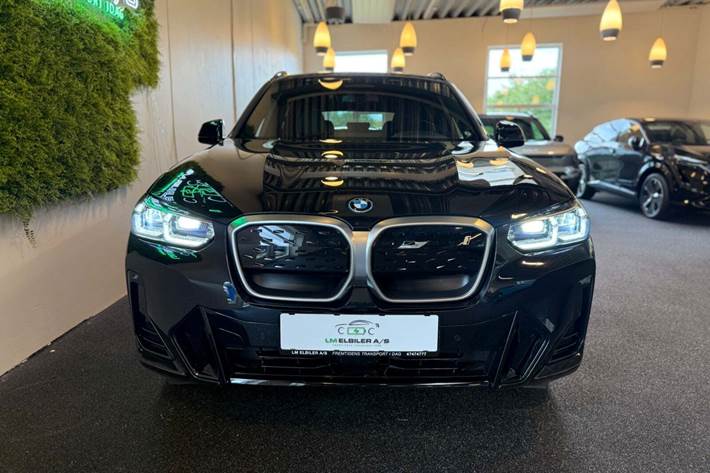 Blå BMW iX3 fra 2024