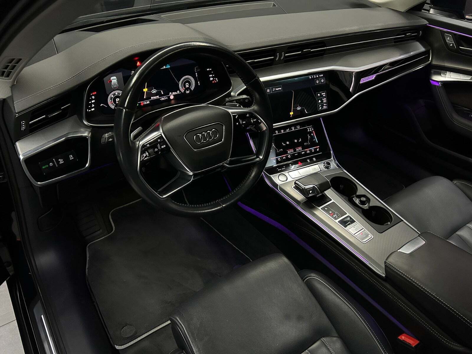 Blå Audi A6 fra 2018