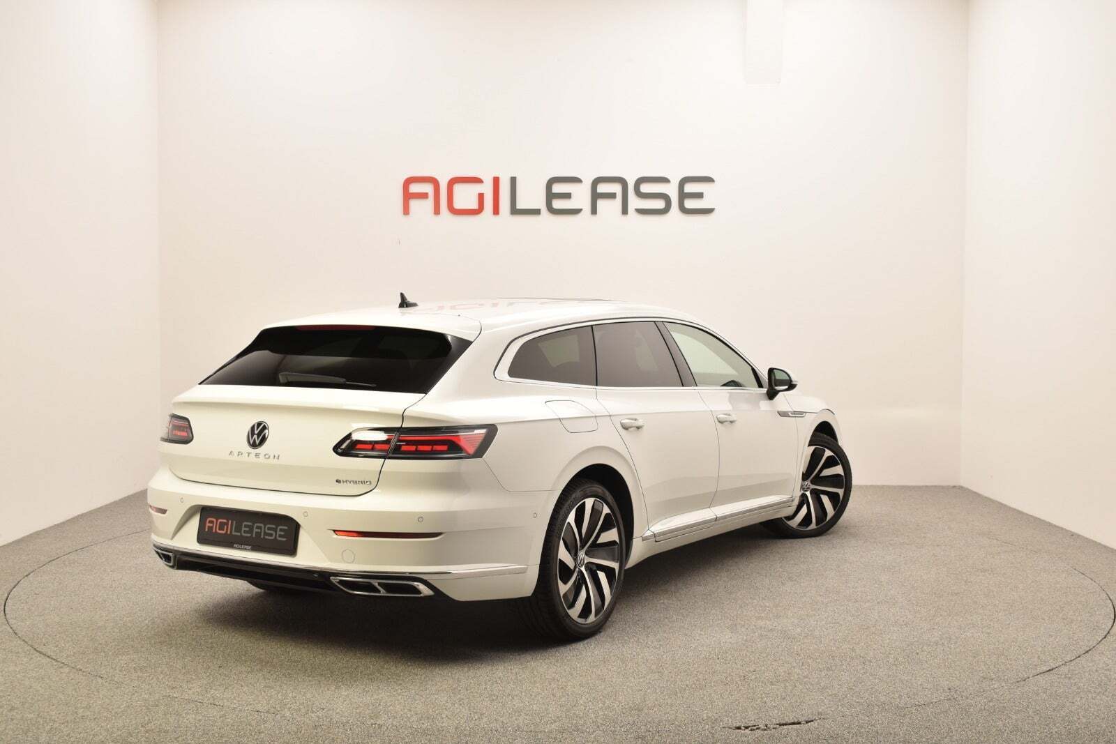 Hvid VW Arteon fra 2022