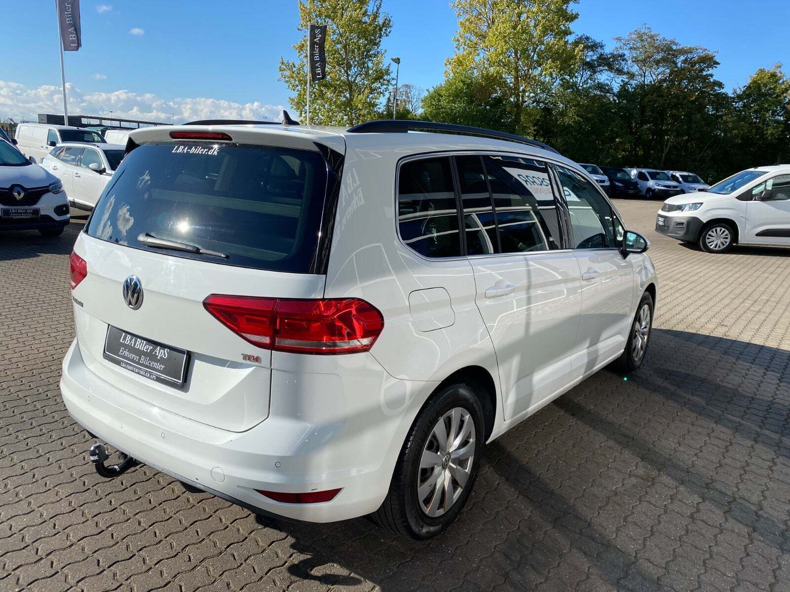Hvid VW Touran fra 2018