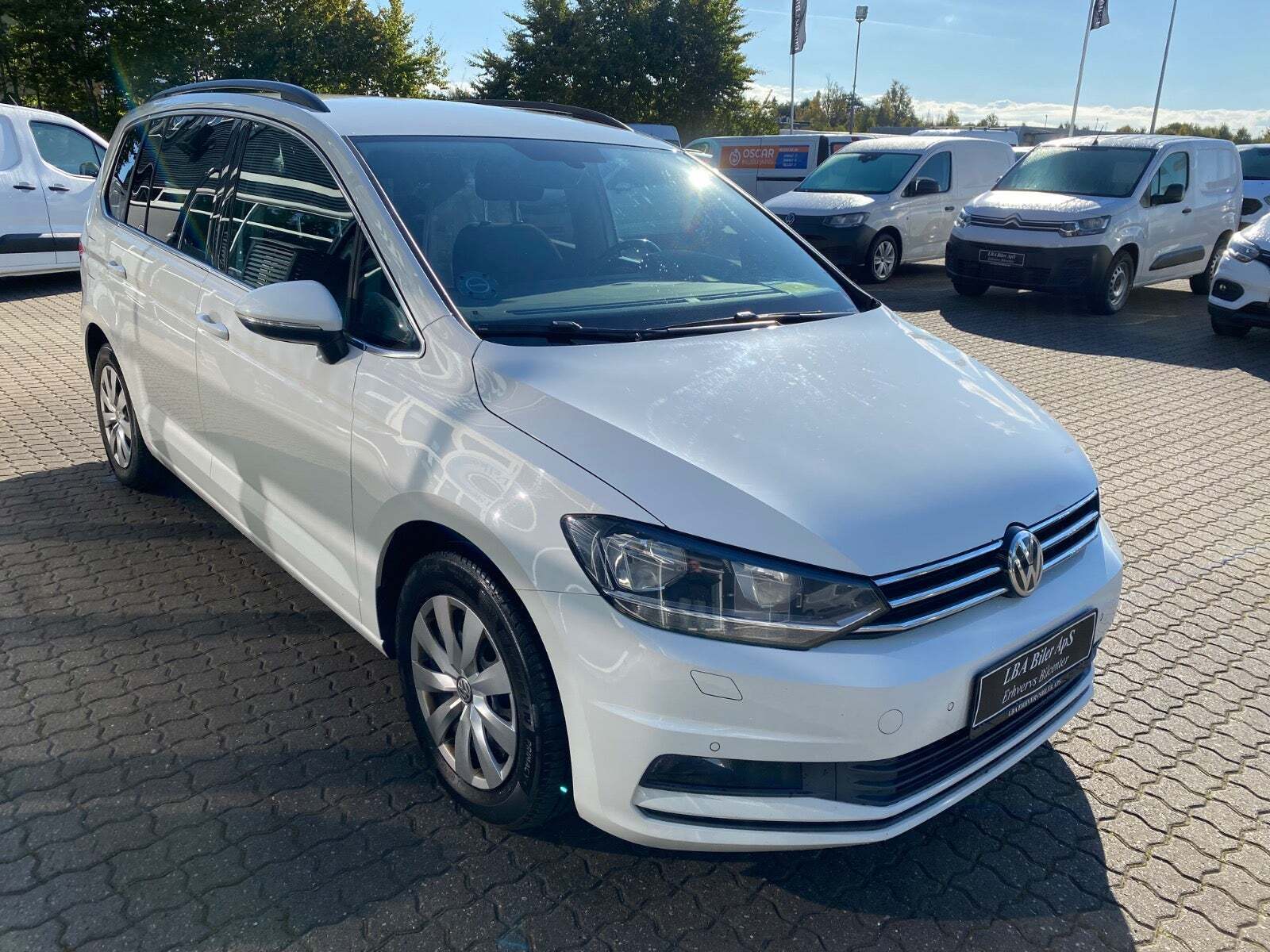 Hvid VW Touran fra 2018