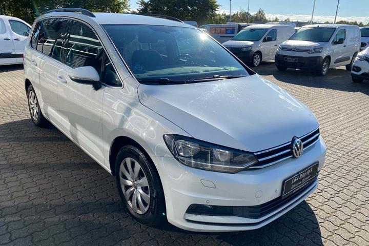 Hvid VW Touran fra 2018