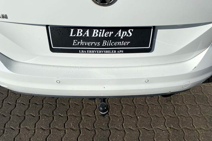 Hvid VW Touran fra 2018