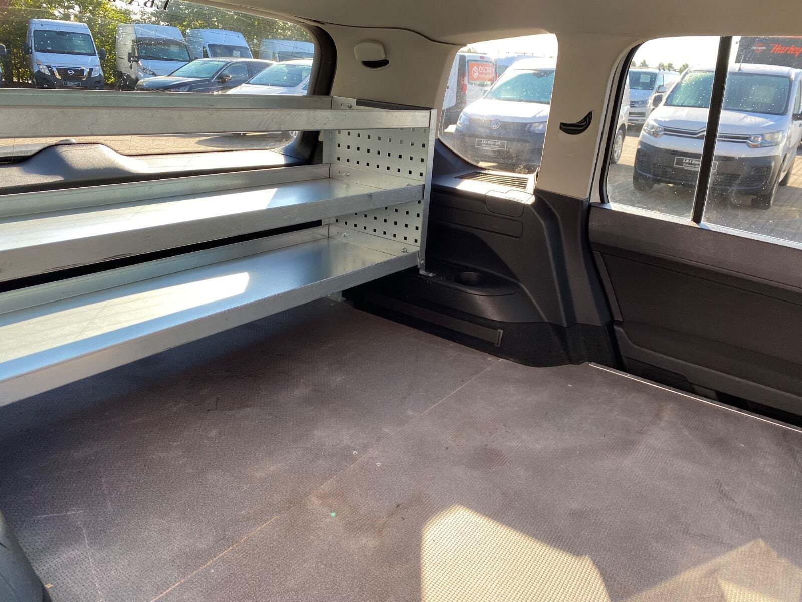 Hvid VW Touran fra 2018