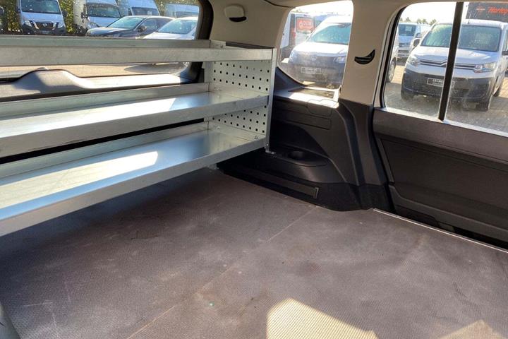 Hvid VW Touran fra 2018