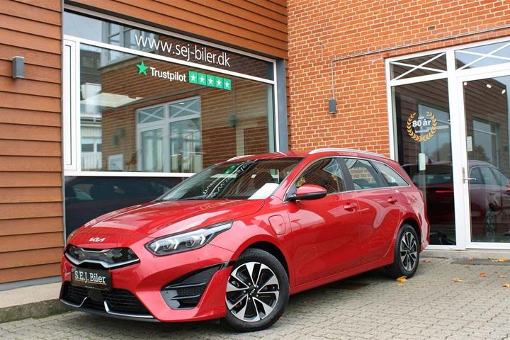 Rød Kia Ceed fra 2023