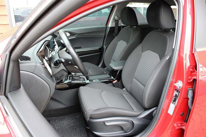 Rød Kia Ceed fra 2023