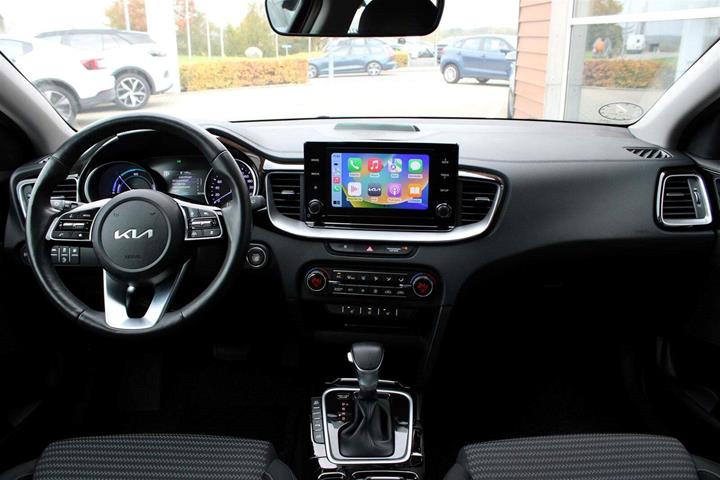Rød Kia Ceed fra 2023