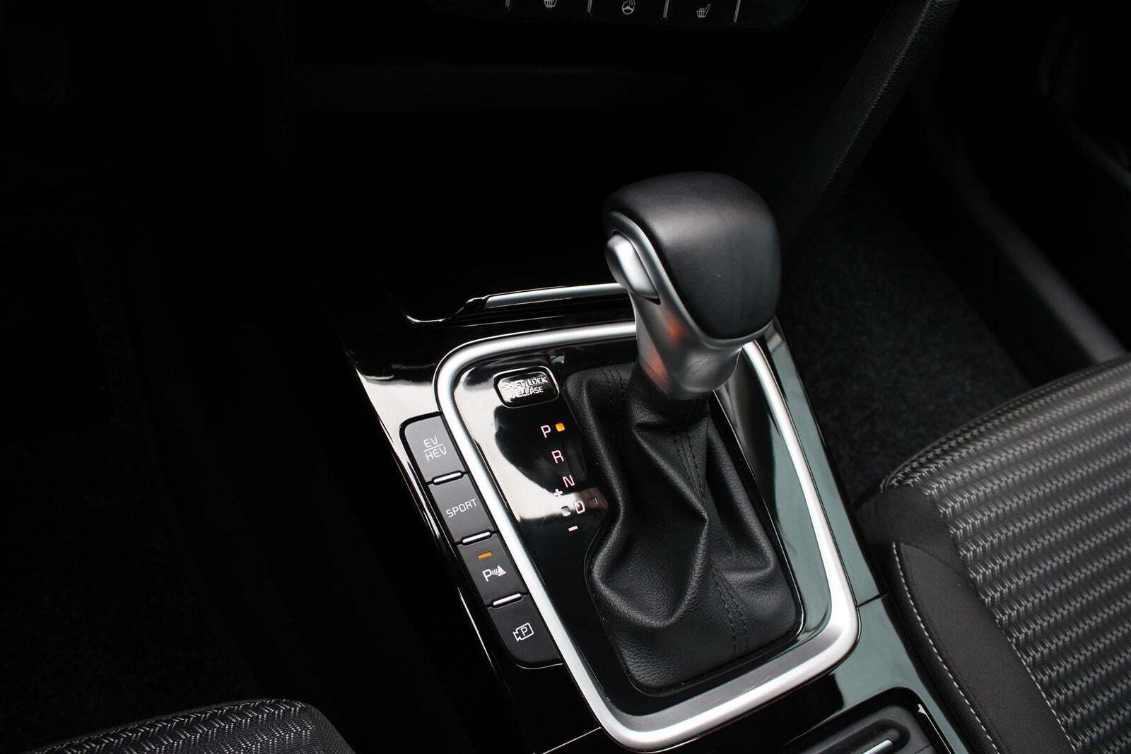 Rød Kia Ceed fra 2023