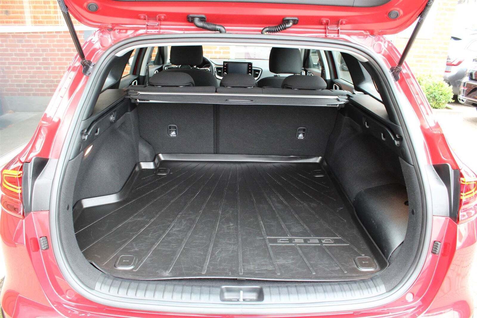 Rød Kia Ceed fra 2023