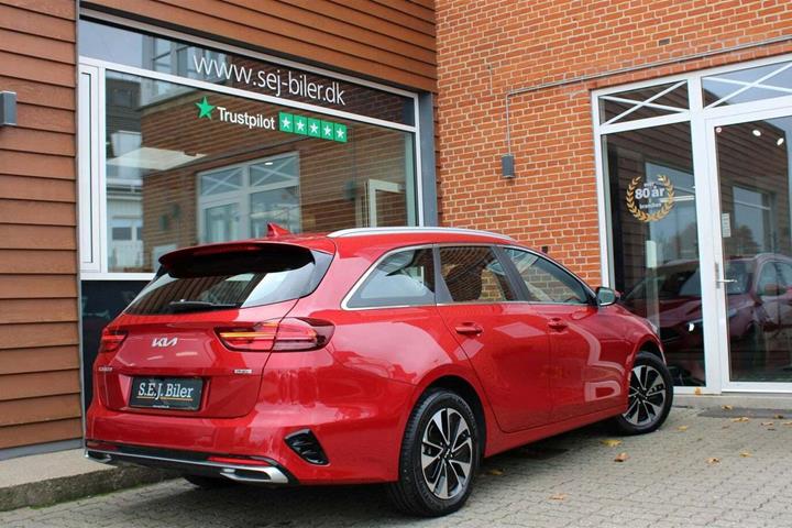 Rød Kia Ceed fra 2023