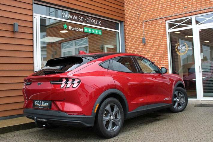 Rød Ford Mustang Mach-E fra 2021