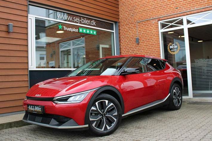 Rød Kia EV6 fra 2022 set udefra