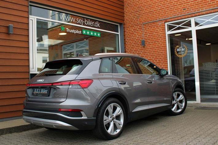 Grå Audi Q4 e-tron fra 2022