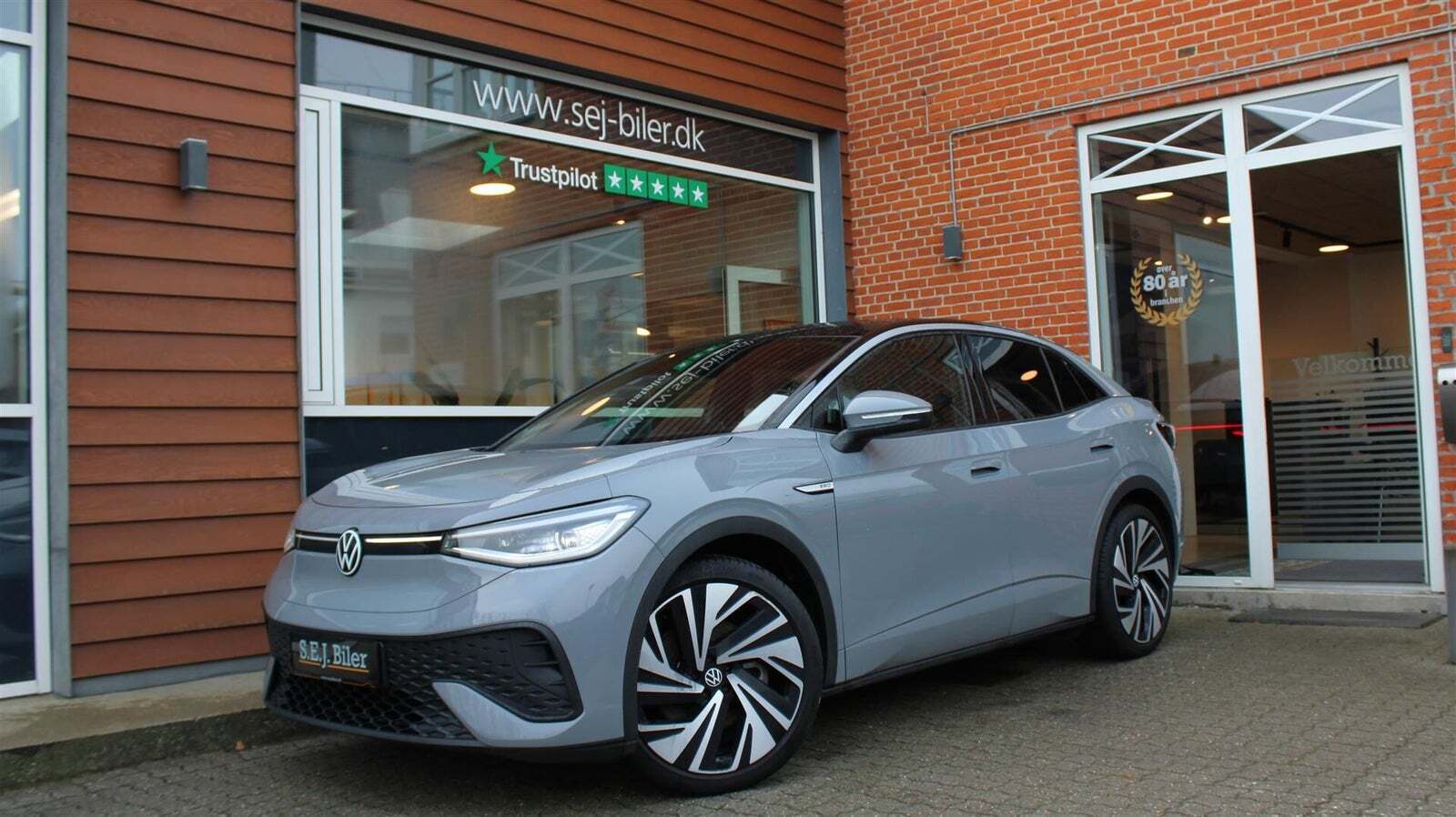 Grå VW ID.5 fra 2023 set udefra