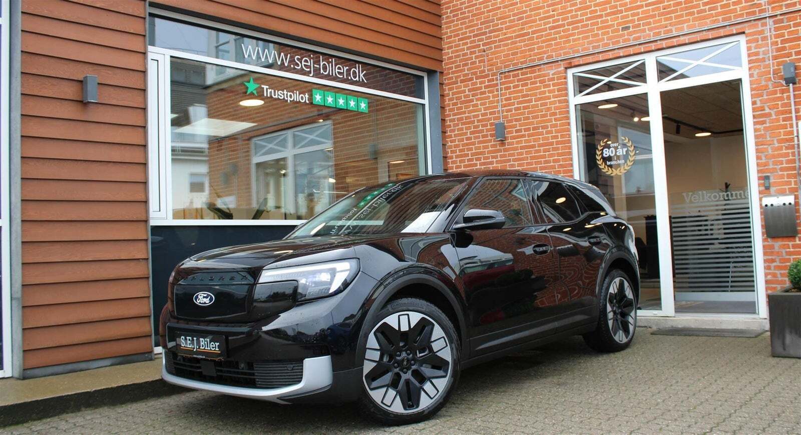 Ford Explorer 84 Select Extended Range