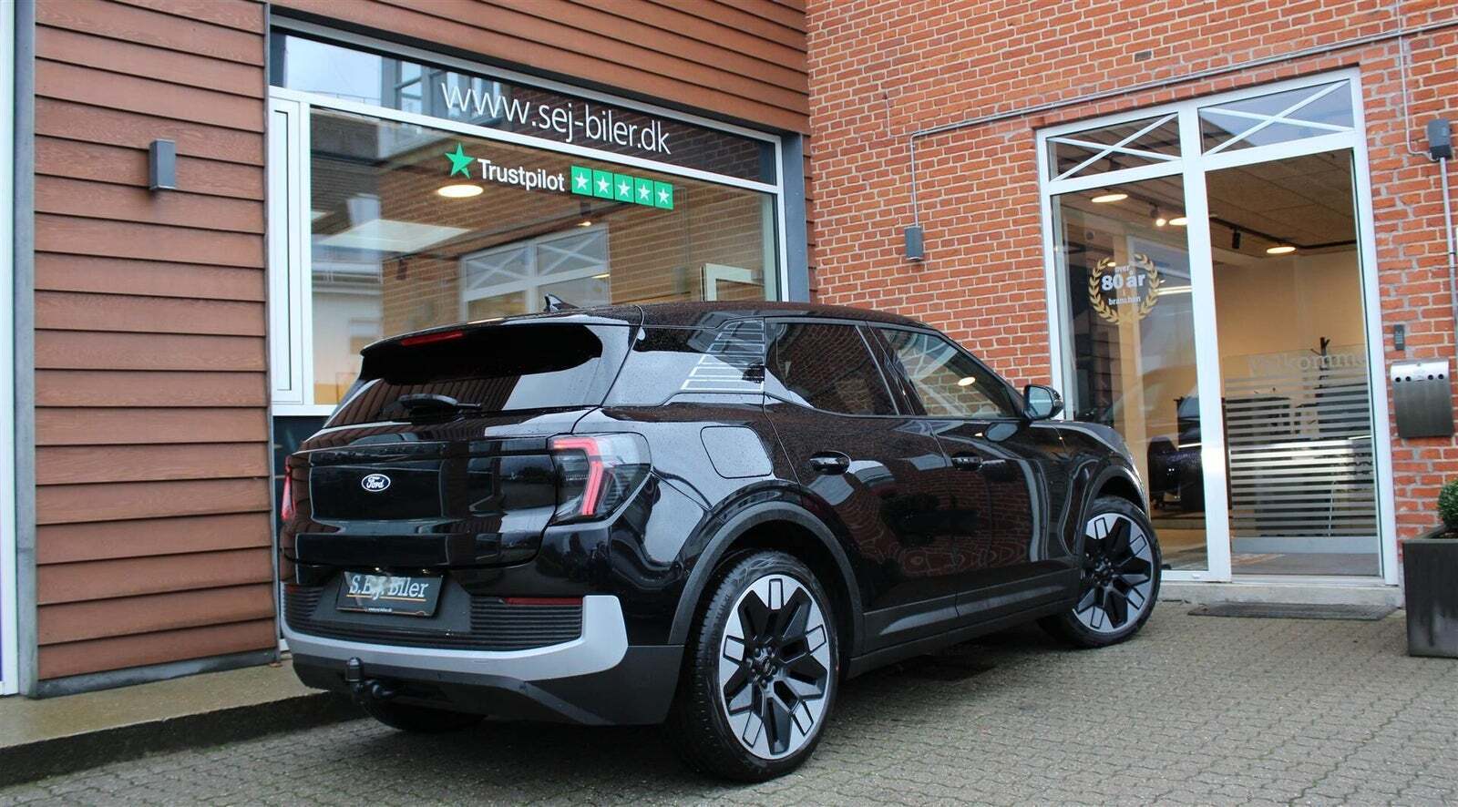 Sort Ford Explorer fra 2025