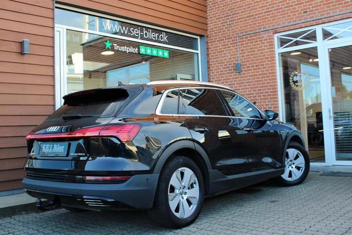 Sort Audi e-tron fra 2020