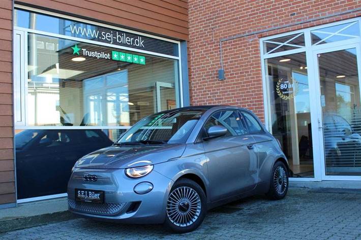 Grå Fiat 500e fra 2022