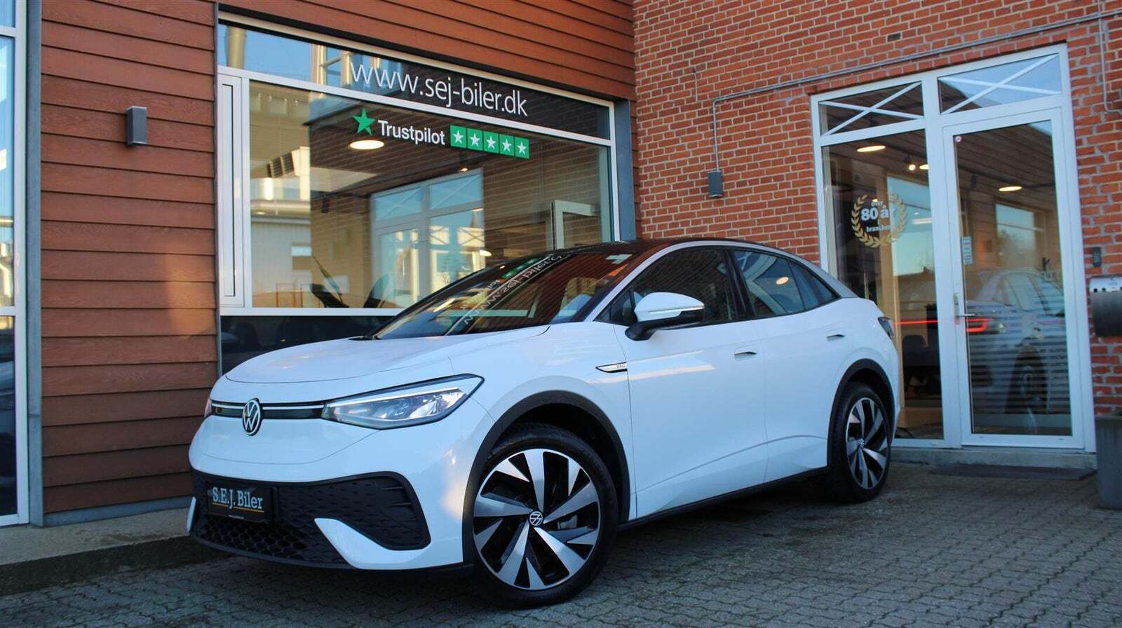 Hvid VW ID.5 fra 2023 set udefra