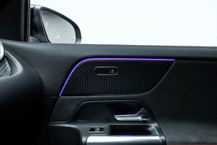 Sort Mercedes EQA250+ fra 2024