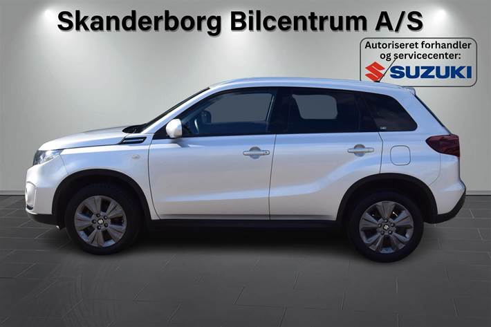 Sølv Suzuki Vitara fra 2022