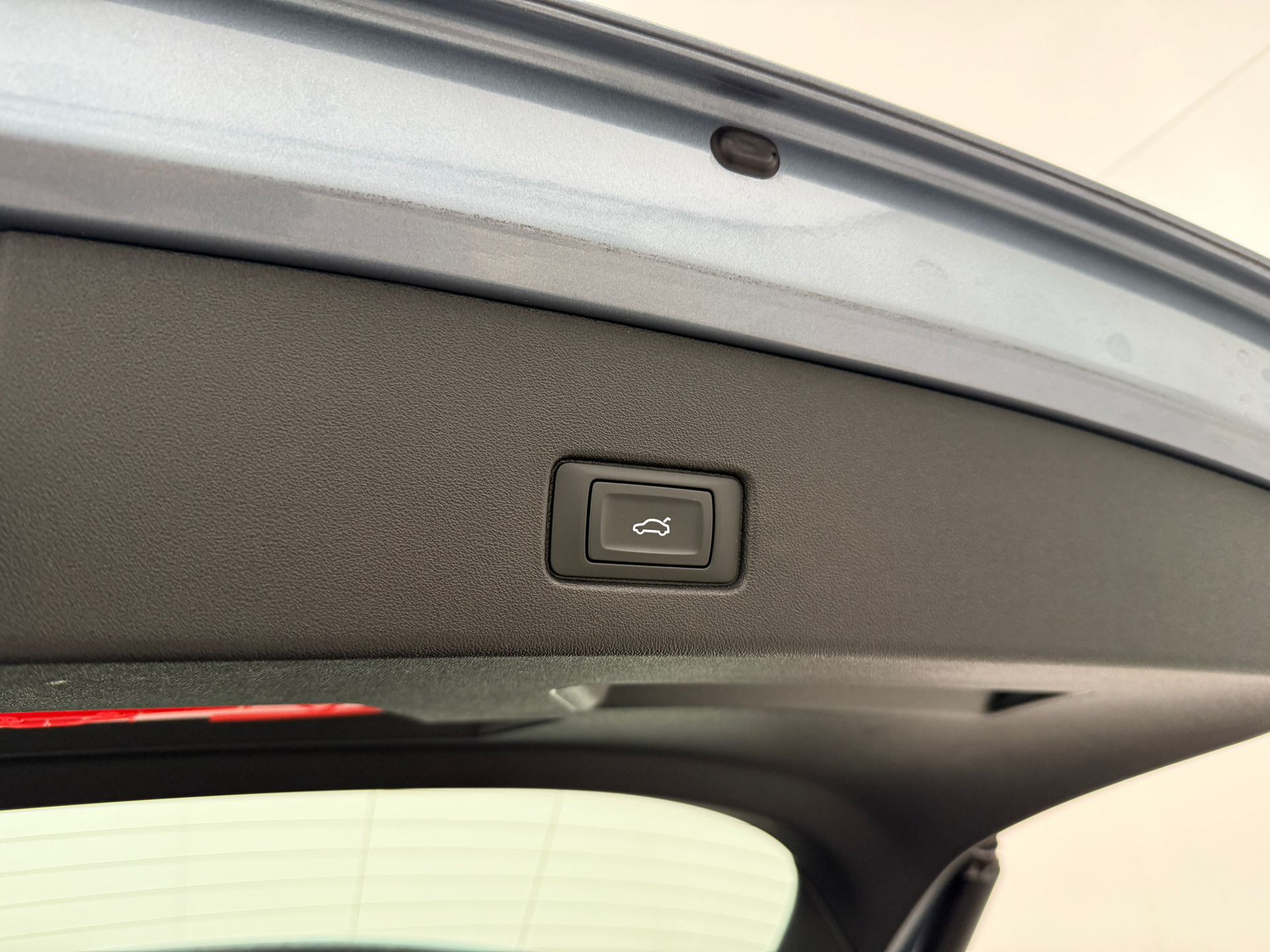 Blå Audi Q4 fra 2022