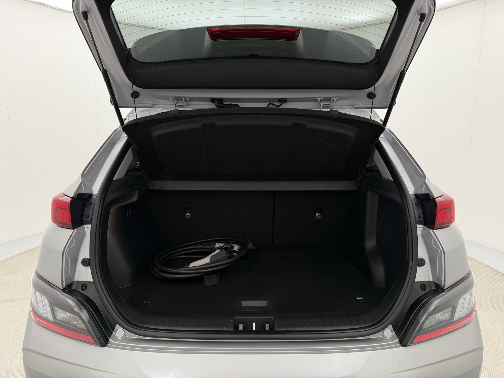 Grå Hyundai Kona fra 2022