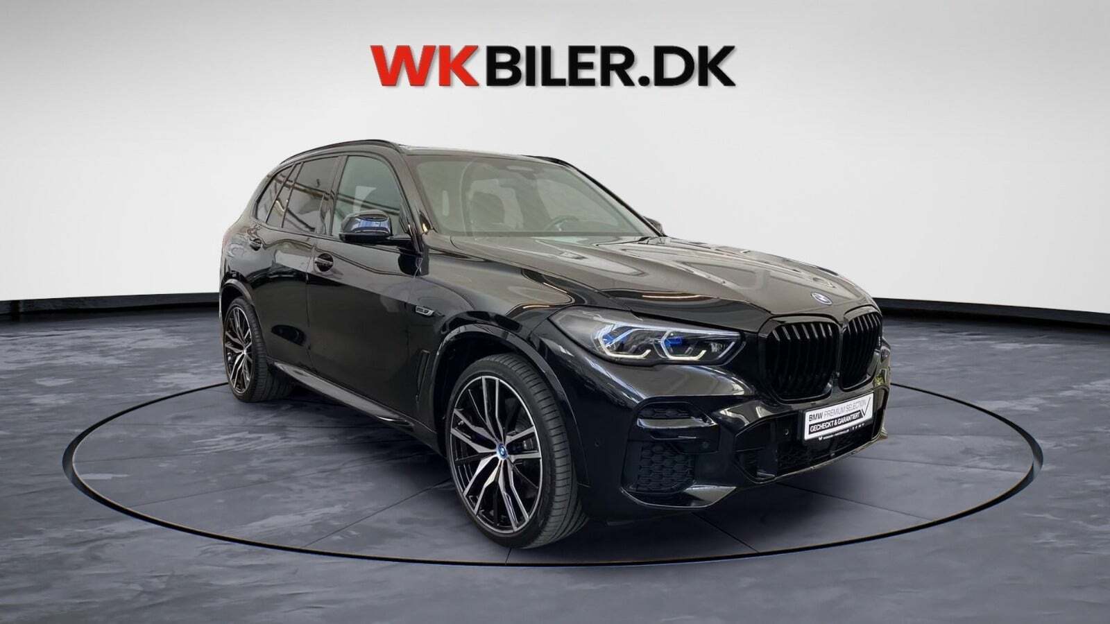 Sort BMW X5 fra 2022 set udefra