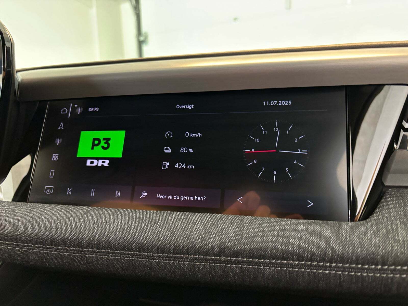 Hvid Audi Q6 e-tron fra 2025