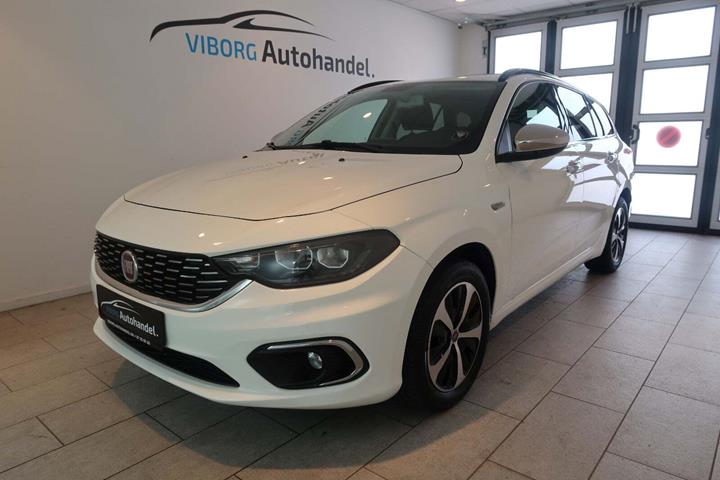 Hvid Fiat Tipo fra 2018 set udefra