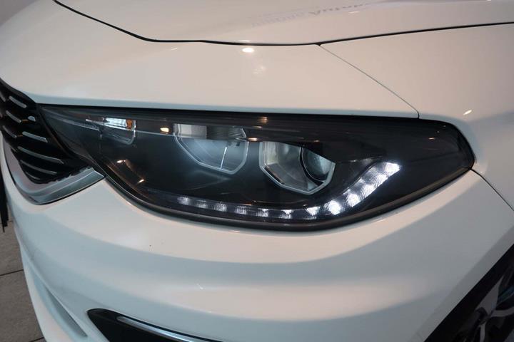 Hvid Fiat Tipo fra 2018 set udefra