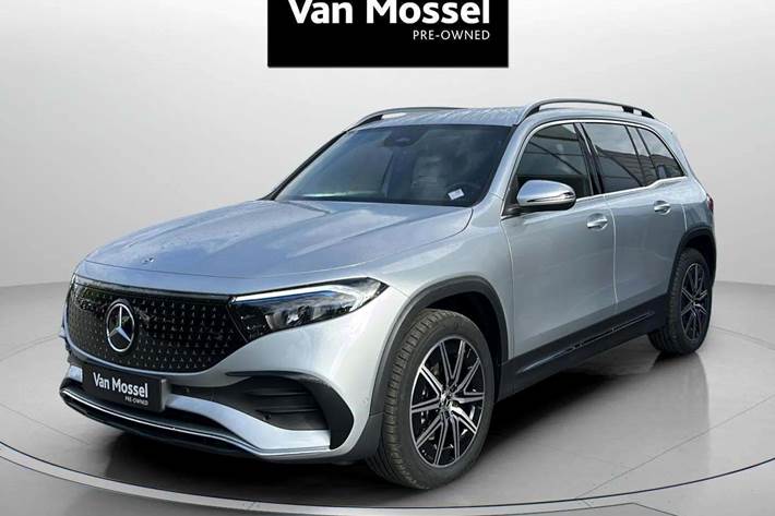 Sølv Mercedes EQB250+ fra 2024 set udefra