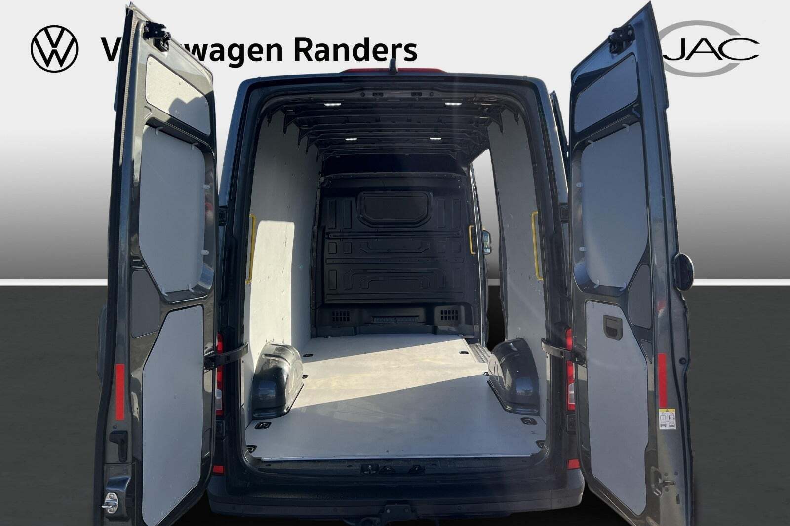 VW Crafter 35 2,0 TDi 177 Kassevogn L3H3 aut.