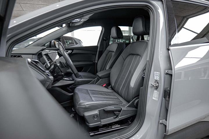 Grå Audi Q4 e-tron fra 2022