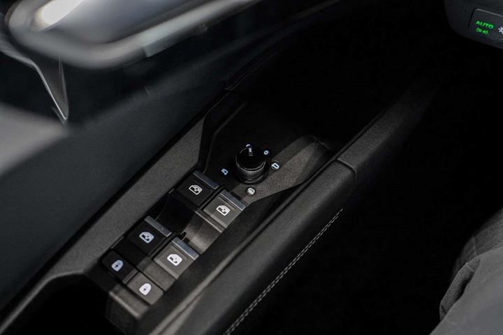 Grå Audi Q4 e-tron fra 2022